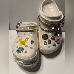 CROCS BAE EMBELLISHED GLITTER DESIGN WHITE SANDALS CHARMS ACCENTS WOMEN US SZ 8